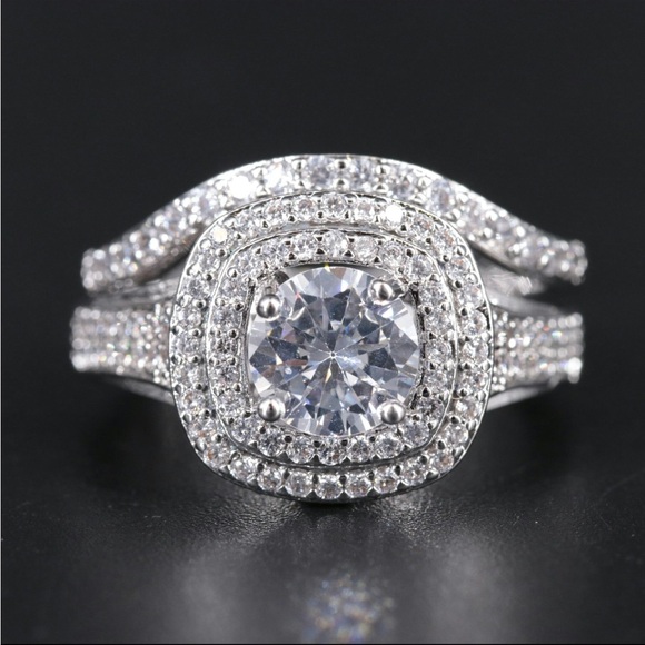 Jewelry - Elegant Silver Women's Ring